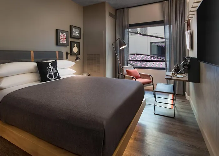 Moxy San Diego Gaslamp Quarter